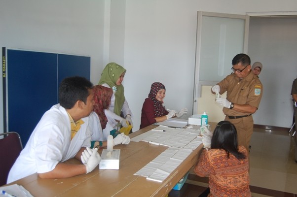 BNN Kota Jambi BNN Kota Jambi juga melakukan tes urin tehadap ratusan Pekerja Harian Lepas (PHL) di RSUD Abdul Manap